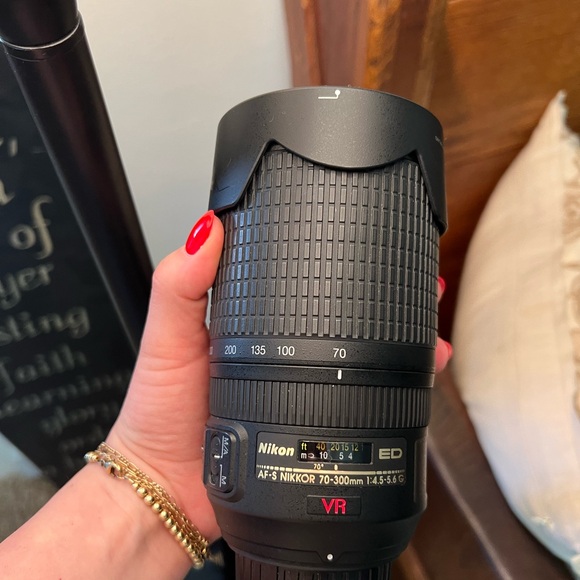 Nikon D7000 camera and multiple lenses shutter count 8493 - Picture 6 of 7